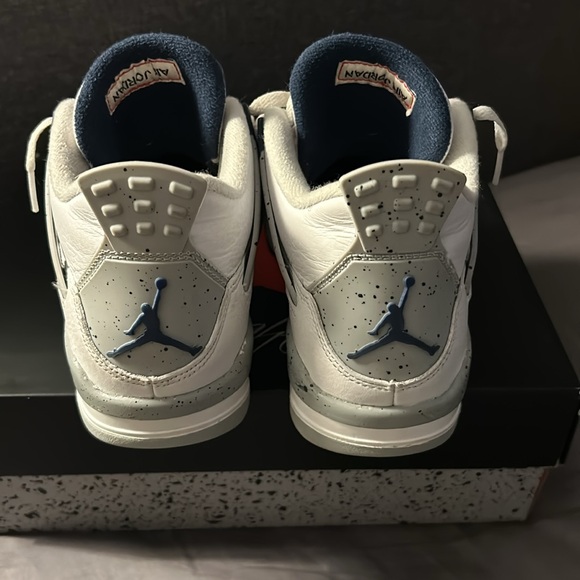 Jordan 4 Retro Midnight Blue. Size 7. Limited supply, high demand. - Picture 5 of 7